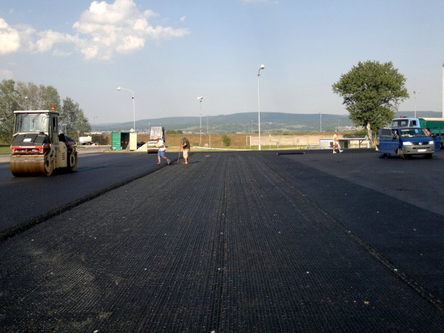 ARMAPAL G 50 vystuženie asfaltobetónových vrstiev parkoviska Bratislava